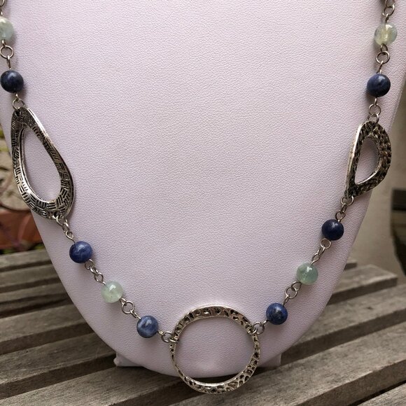 Stylish silver and gemstone necklace - Picture 4 of 9
